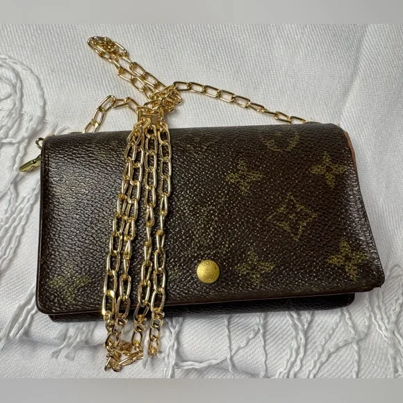LOUIS VUITTON PORTE TRESOR MONOGRAM WALLET WITH CHAIN - Picture 3 of 17